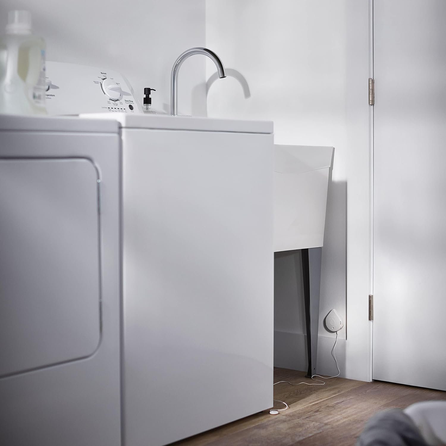 Moen White Flo Smart Water Leak Detector, Water Sensor Alarm for Home, 3-Pack, 920-005