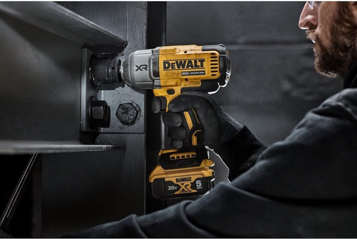 DEWALT 20V MAX Cordless Impact Wrench Kit, 1/2 Hog Ring With 4-Mode Speed, Includes Battery, Charger and Bag (DCF900P1)